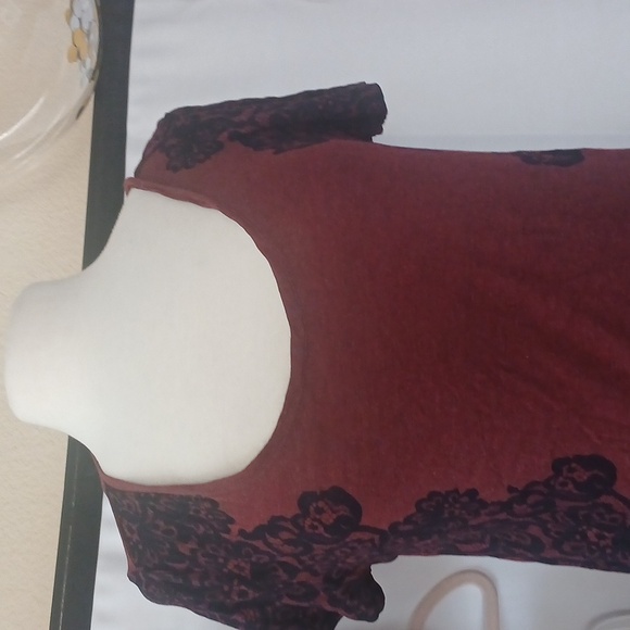 LOFT Burgundy and Black Graphic Lace Top Medium - Picture 3 of 7